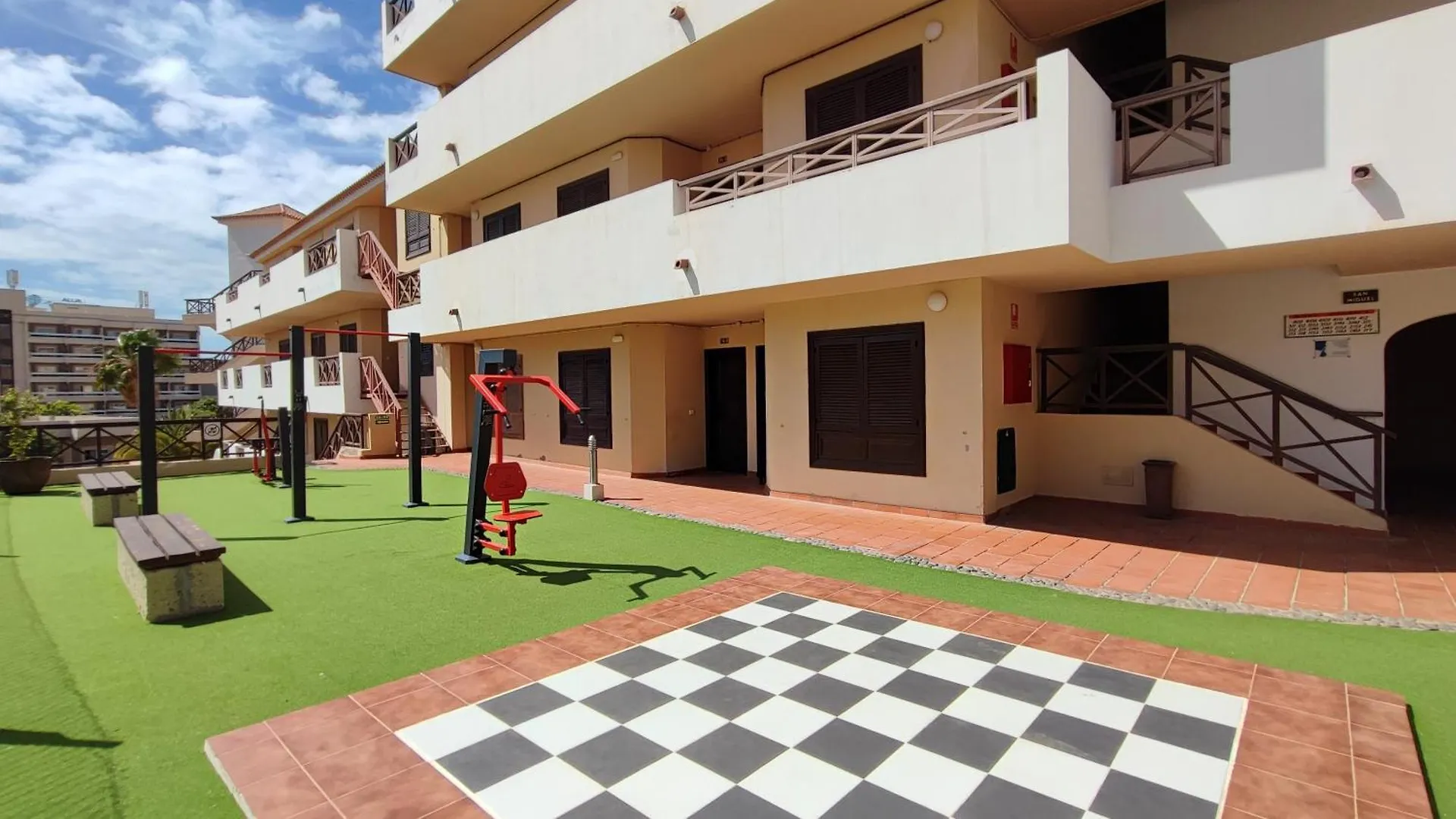 Spacious Apartment With Private Garden In Tenerife South Сан Мигель Испания